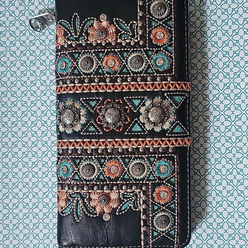 Mountain West Wallet Stud Design 8"